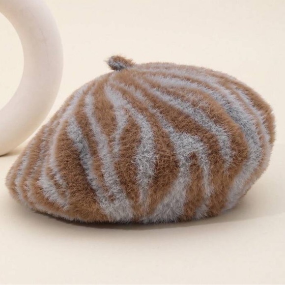 🆕 Zebra Striped Fuzzy Beret Hat - Picture 1 of 5